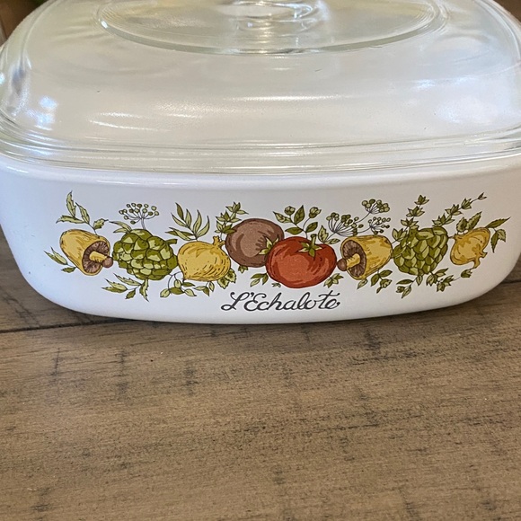 Vintage Corning Ware 1-Qt Covered Saucepan - Picture 4 of 7